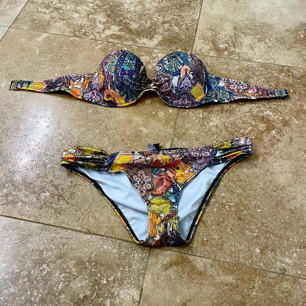 Victoria’s Secret bikini